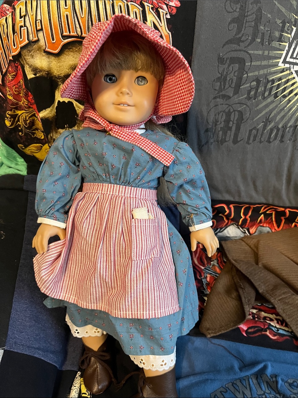 Kristen Larson- An American Girl Doll with book - Picture 3 of 3